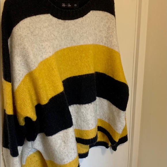 Gorgeous cozy sweater - Picture 2 of 3